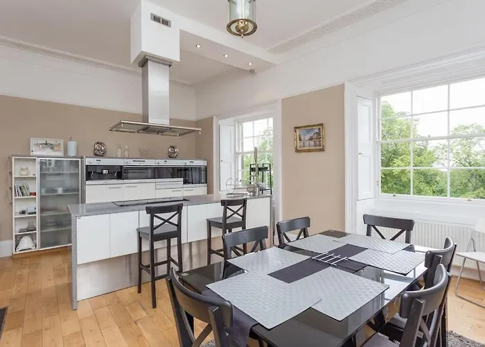 Prime Edinburgh City Centre - 4 Bed Penthouse