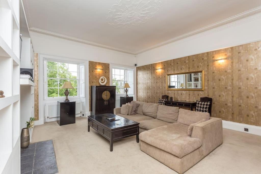 Prime Centre - 4 Bed Penthouse Apartment