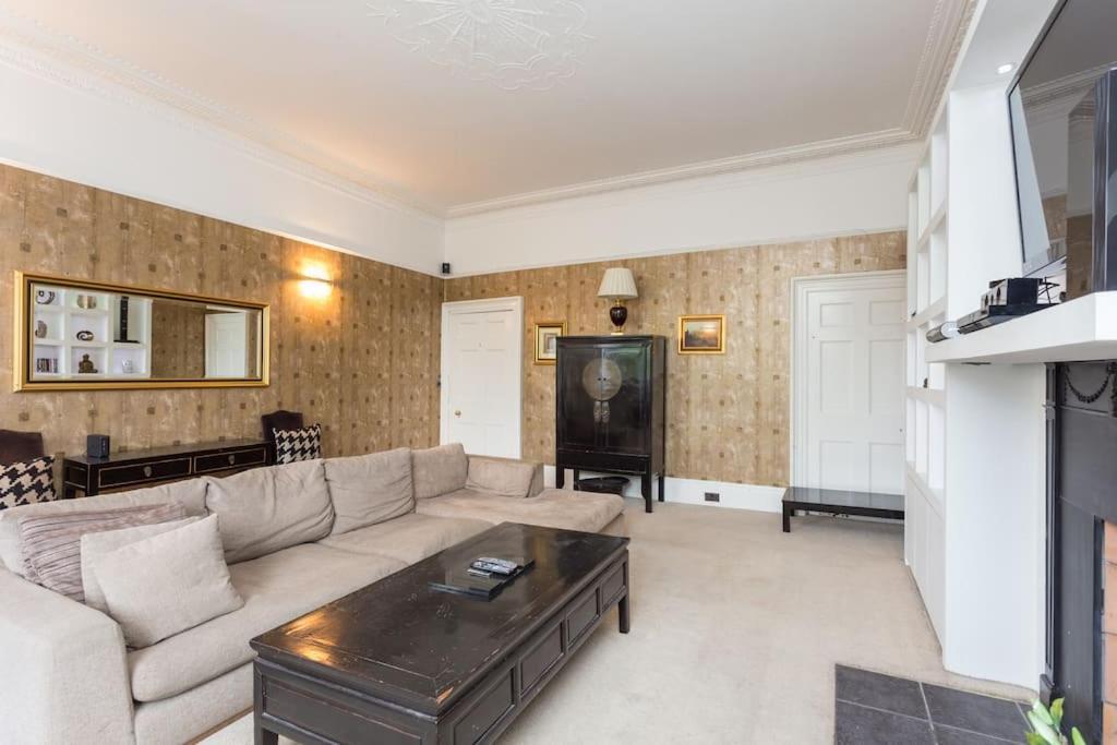 Prime Centre - 4 Bed Penthouse *