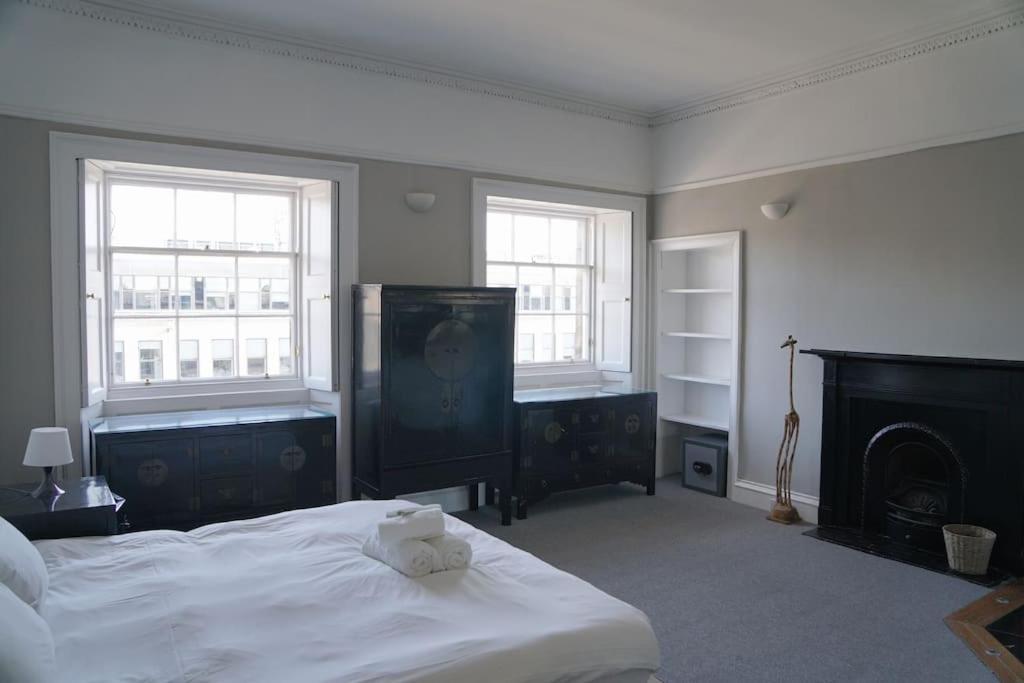Prime Centre - 4 Bed Penthouse Apartment