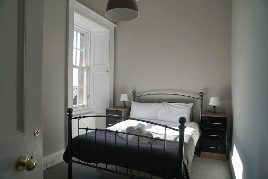 Prime Centre - 4 Bed Penthouse Apartment *