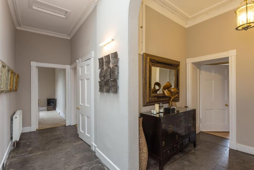 Prime Centre - 4 Bed Penthouse * Edinburgh