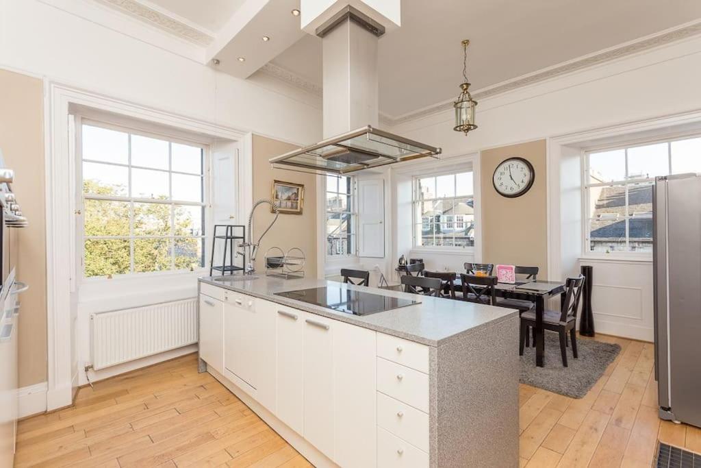 Prime Centre - 4 Bed Penthouse Apartment Edinburgh